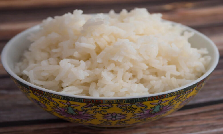 هل تسبب إعادة تسخين الارز المطبوخ خطورة؟ وكيف نحفظه بأمان؟