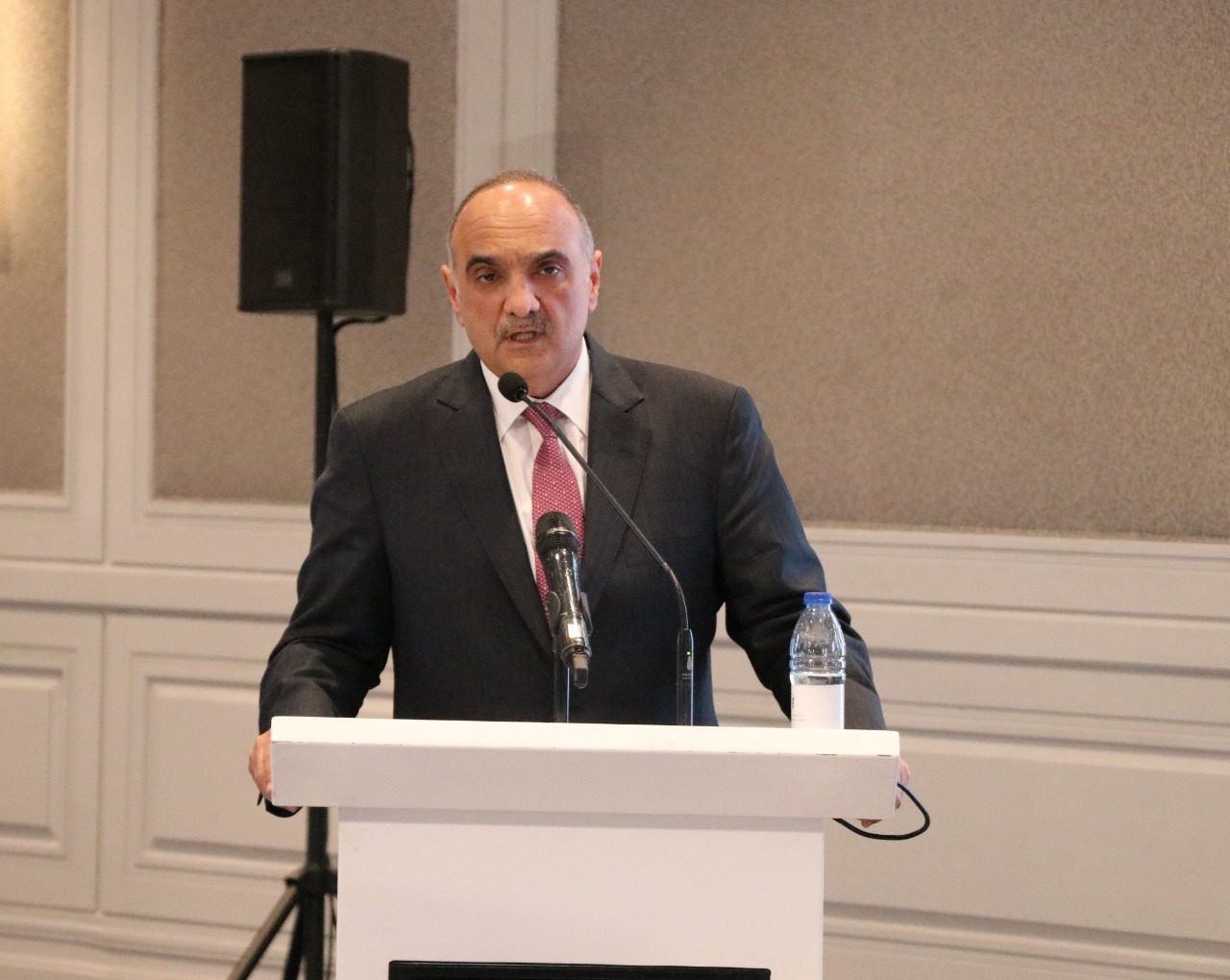 الخصاونة: ونحن نطوي صفحة كورونا سنتحول من حكومة مهمات إلى المبادرة باستئناف الخطط والبرامج الاقتصاديَّة والتنمويَّة