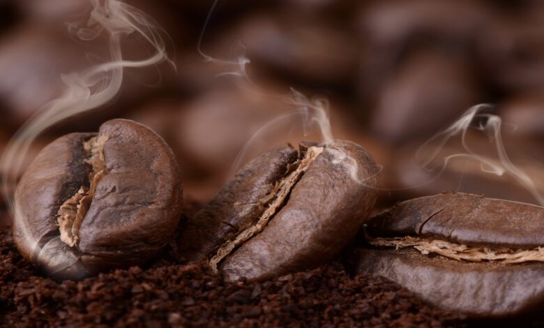 كم ساعة ينبه الكافيين في القهوة خلايا دماغك؟ ومتى يجب التوقف عن تناوله؟