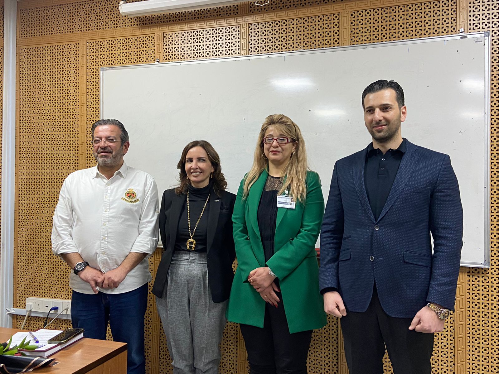 الشرق الأوسط” تنظم محاضرة حول فنون الإلقاء الإخباري