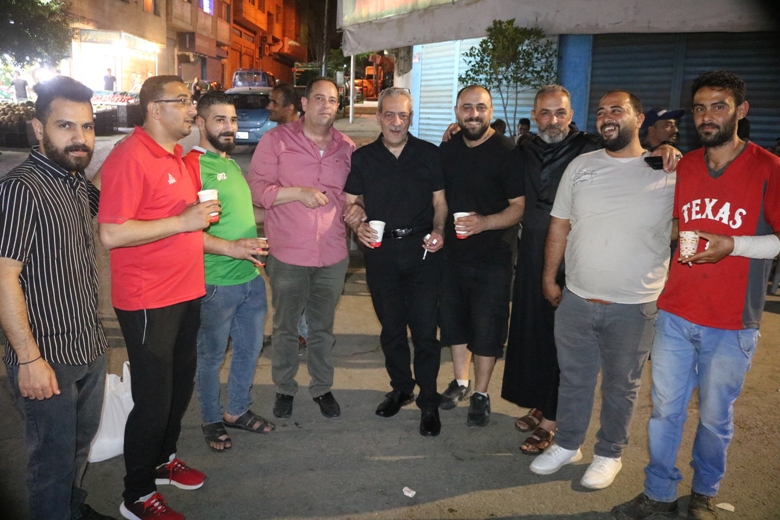 افطار رمضاني جماعي تم على ارصفة شوارع مربع حي الحسين بالزرقاء – صور