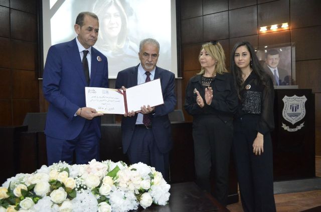  جامعة عمان الأهلية تكرم ذوي الشهيدة شيرين أبو عاقلة