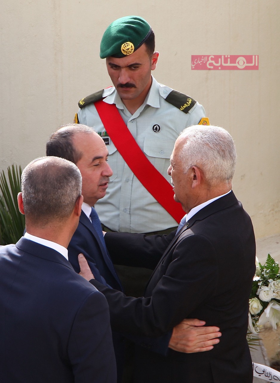 مندوبا عن الملك.. العيسوي يشارك بتشييع جثمان والدة الفريق المتقاعد الجندي (صور)