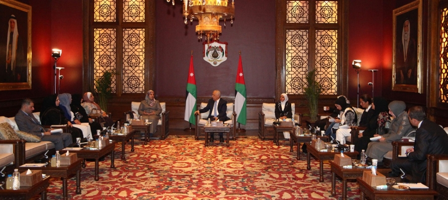 رئيس الديوان الملكي يوسف العيسوي يلتقي “البرلمانيات الأردنيات” – صور