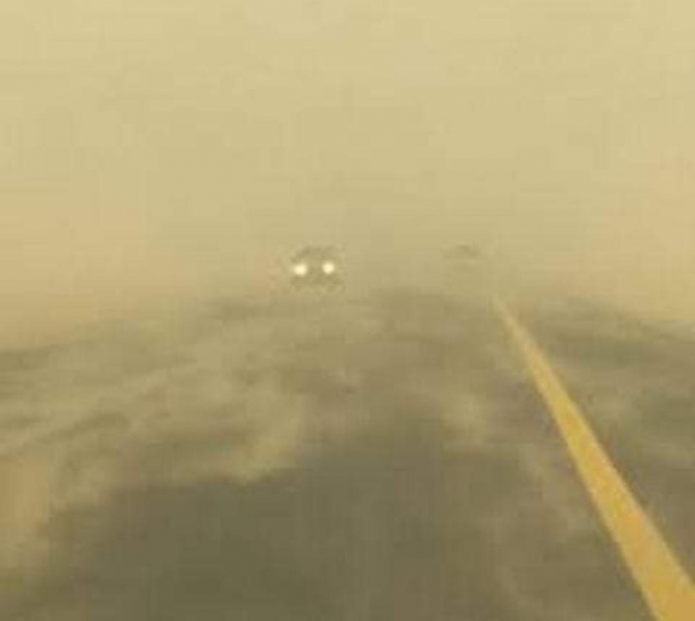 الاشغال: اغلاق طريق وادي عربة بالاتجاهين لتدني مدى الرؤية الافقية بسبب الغبار