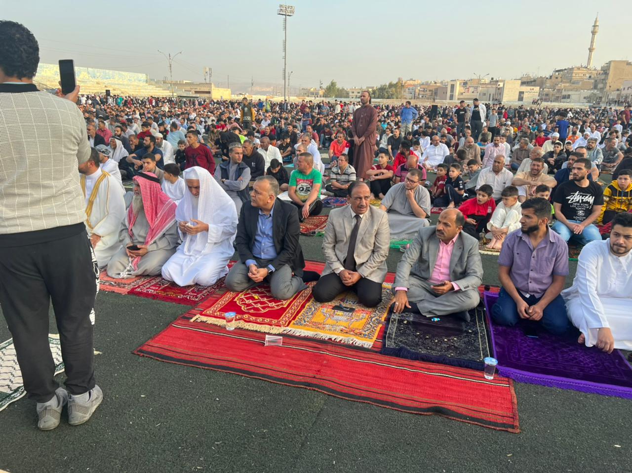 محافظ الزرقاء حسن الجبور يشارك المصلين صلاة عيد الفطر – صور وفيديو