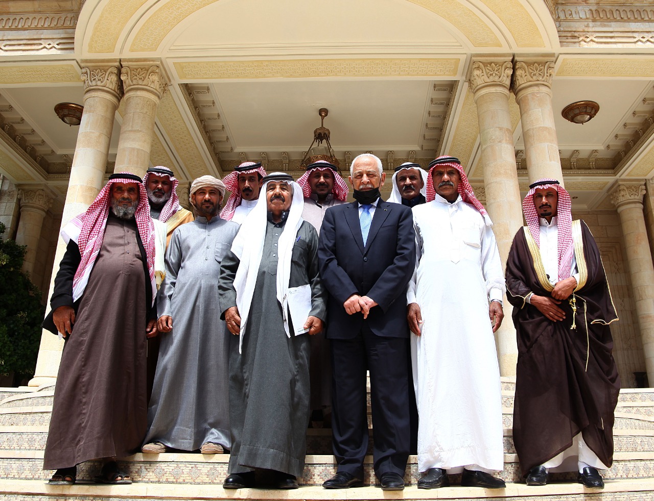 معالي يوسف العيسوي يلتقي ابناء منطقة وادي رم – صور