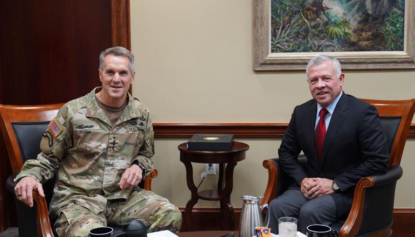 الملك يلتقي في تامبا مسؤولين عسكريين أمريكيين