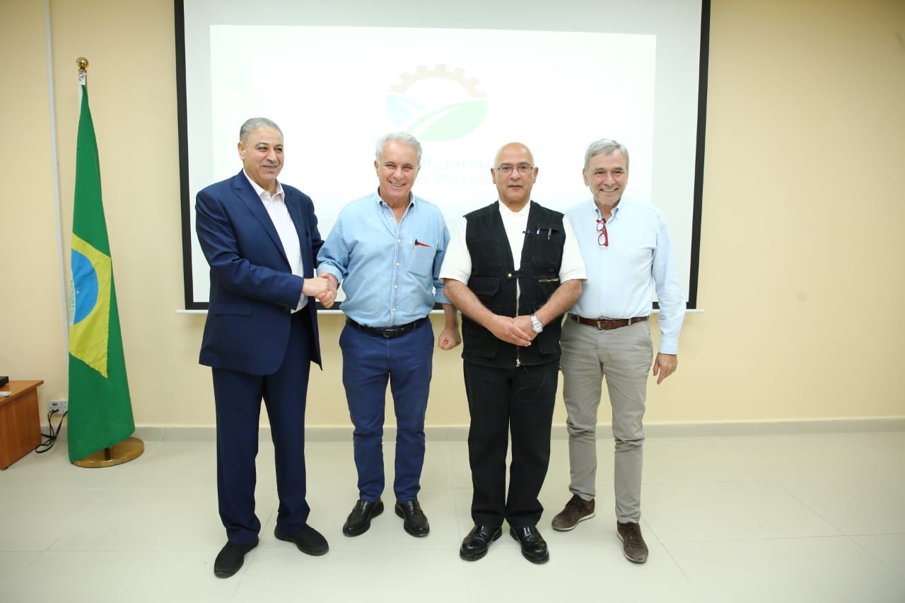 وزير الزراعة البرازيلي يزور مصانع ” البوتاس العربية”