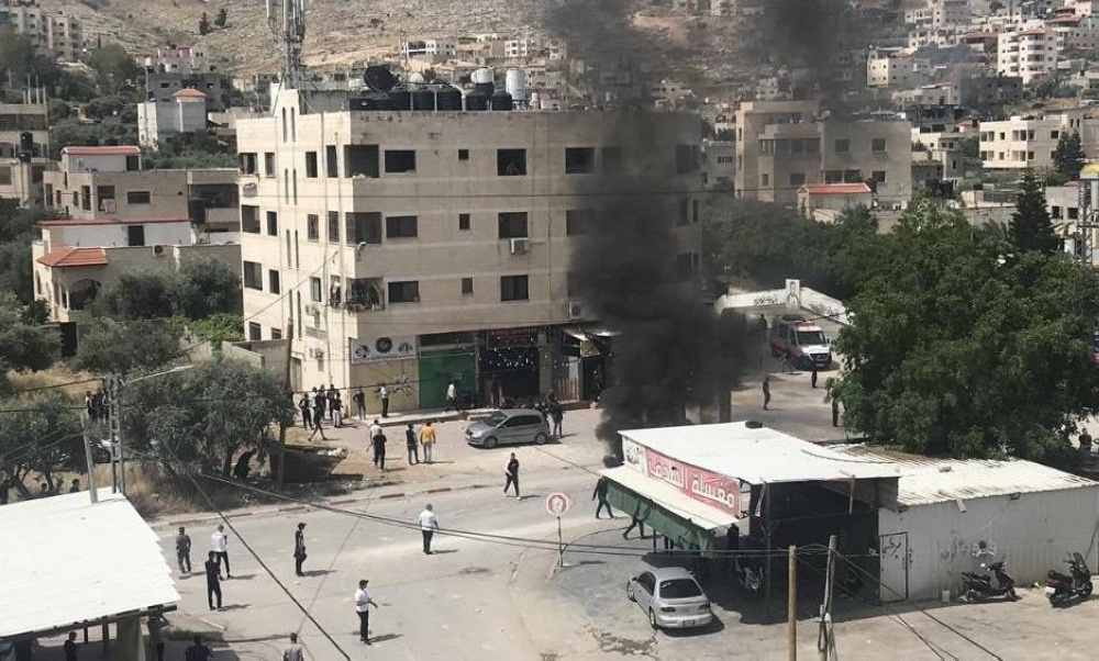 الاحتلال يقصف منزلا في مخيم جنين ويصيب 11 شابا بالرصاص