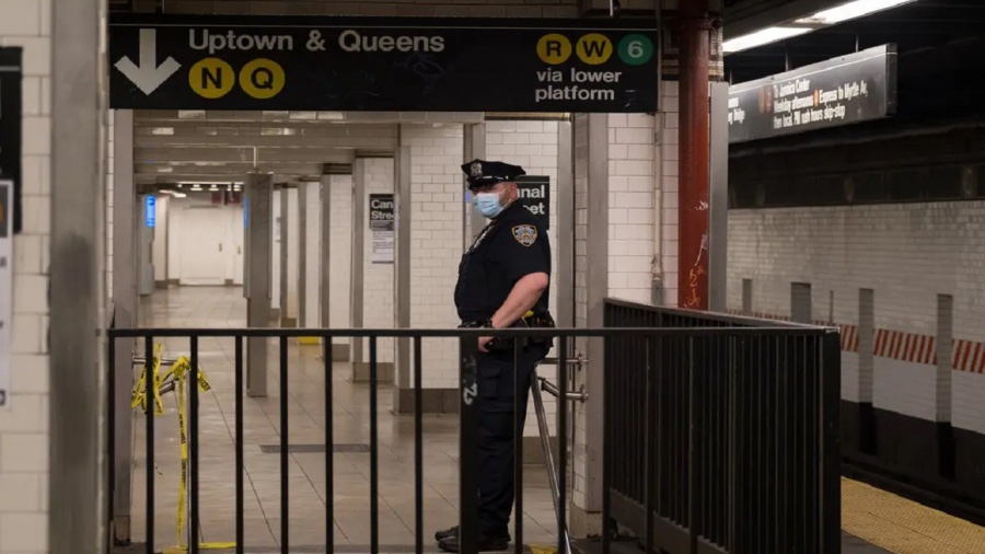 هجوم عشوائي في مترو أنفاق نيويورك.. ومقتل رجل بالرصاص