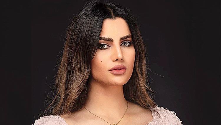 فنانة عربية تُثير الجدل بنشرها صورة سيلفي مع جثمان والدها