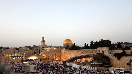 البرلمان العربي: اقتحام الأقصى ينذر بخطوات تصعيدية