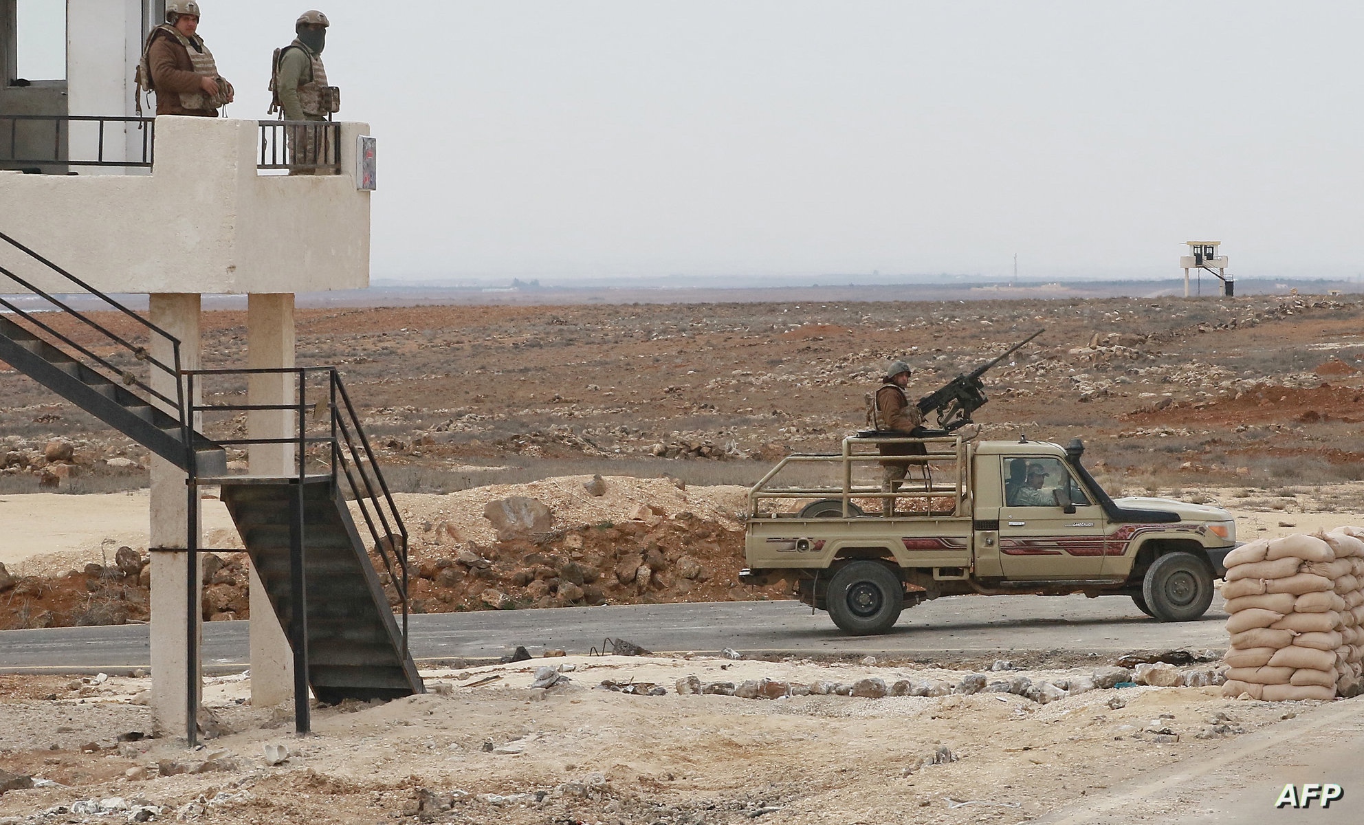 A picture taken during a tour origanized by the Jordanian Army shows soldiers patrolling along the border with Syria to prevent trafficking, on February 17, 2022. - Drug trafficking from Syria into Jordan is becoming "organised" with smugglers stepping up operations and using sophisticated equipment including drones, Jordan's army said, warning of a shoot-to-kill policy. Since the beginning of this year, Jordan's army has killed 30 smugglers and foiled attempts to smuggle into the kingdom from Syria 16 million Captagon pills -- more than they seized in the whole of 2021 -- the military said. (Photo by Khalil MAZRAAWI / AFP)
