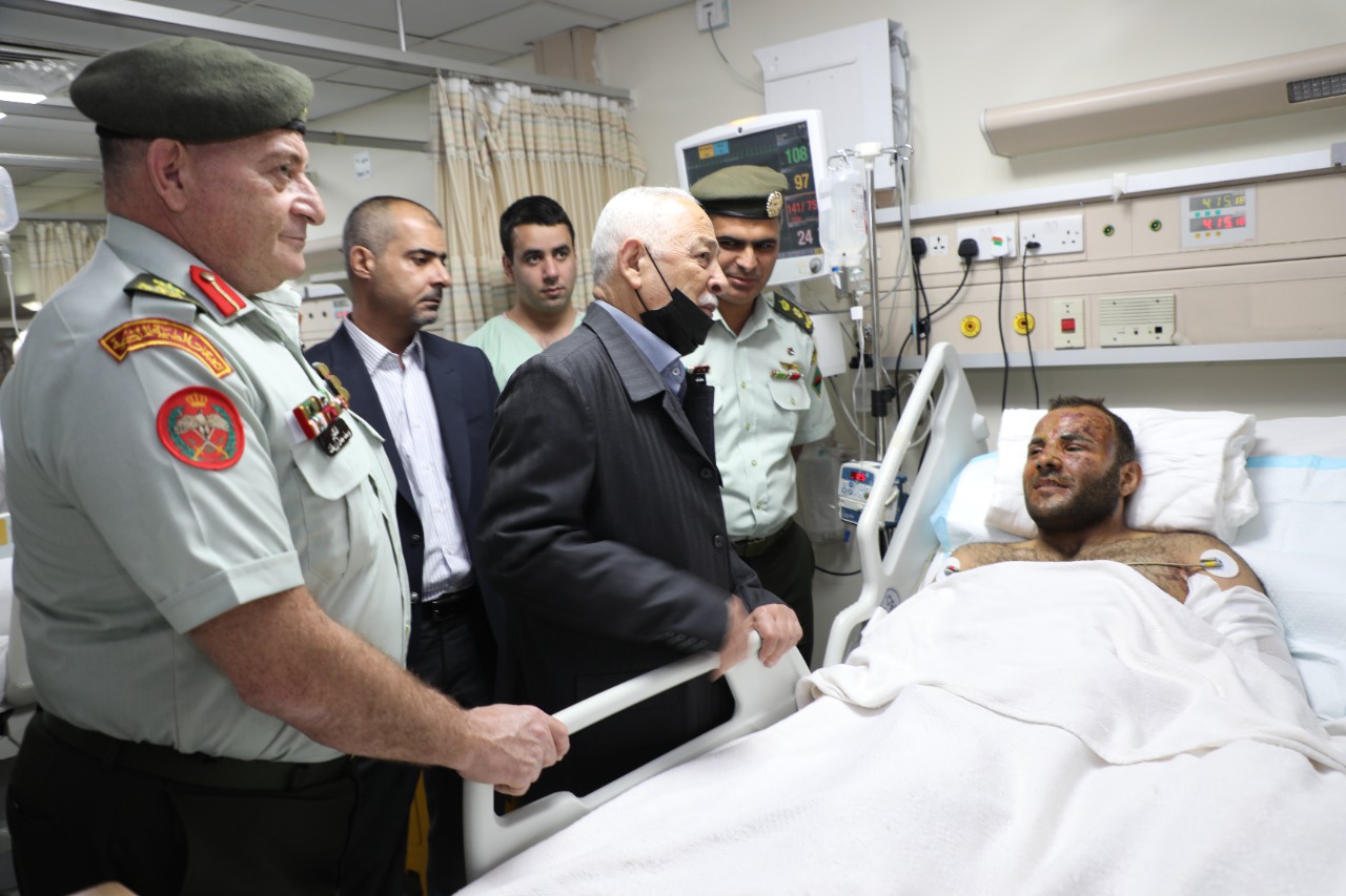 بتوجيهات من الملك، العيسوي يطمئن على مصابي واجب مالي