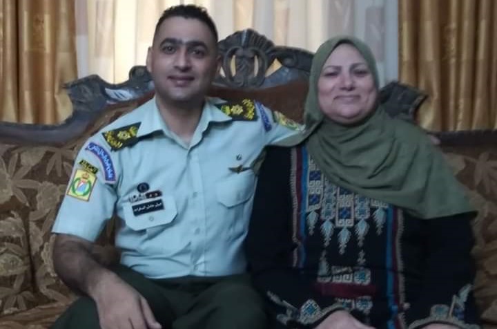 امجد العموش ابو طلال يهنيء المقدم نبيل عادل السقرات … بالترفيع