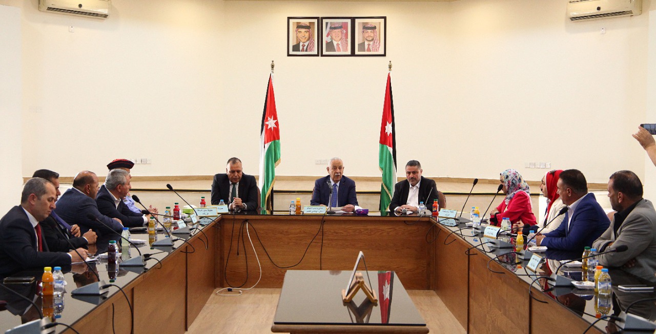 رئيس الديوان الملكي الهاشمي يلتقي رئيس واعضاء مجلس بلدية محافظة الزرقاء