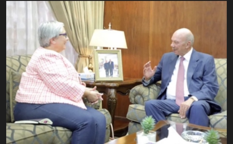 الفايز يؤكد أهمية تعزيز العلاقات الأردنية الكندية