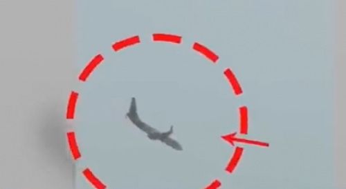 فيديو مرعب .. هذا ما حدث لطائرة على متنها 185 راكباً