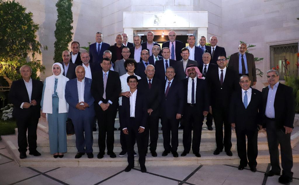 معالي السيد يوسف العيسوي رئيس الديوان الملكي الهاشمي في ضيافة الحموري – بالصور