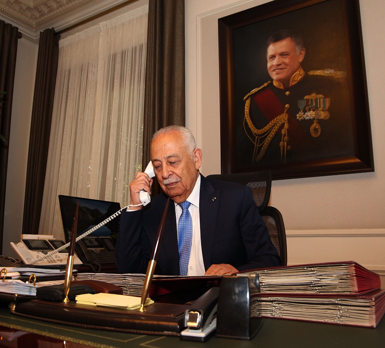 العيسوي ينقل تعازي الملك إلى عشيرة الفاعوري