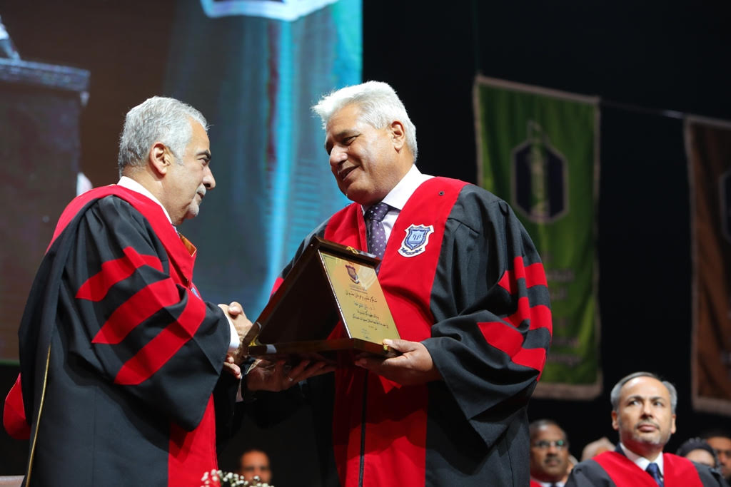 عمان الاهلية تختتم احتفالاتها بتخريج طلبة كليّات ” الآداب والعلوم والعلوم التربوية والدراسات العليا”… صور