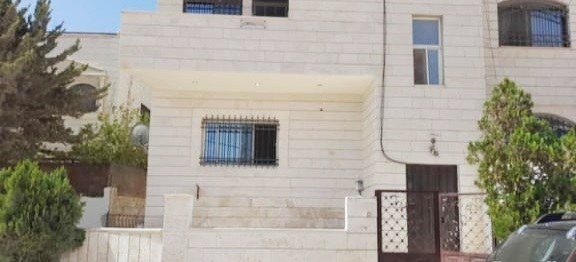 شقه في الزرقاء حي الزواهره للايجار