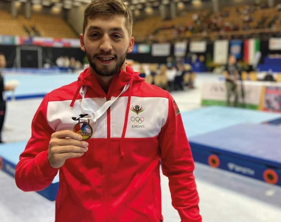  لاعب عمان الاهلية للجمباز يتوج ببرونزية بطولة كأس التحدي العالمي