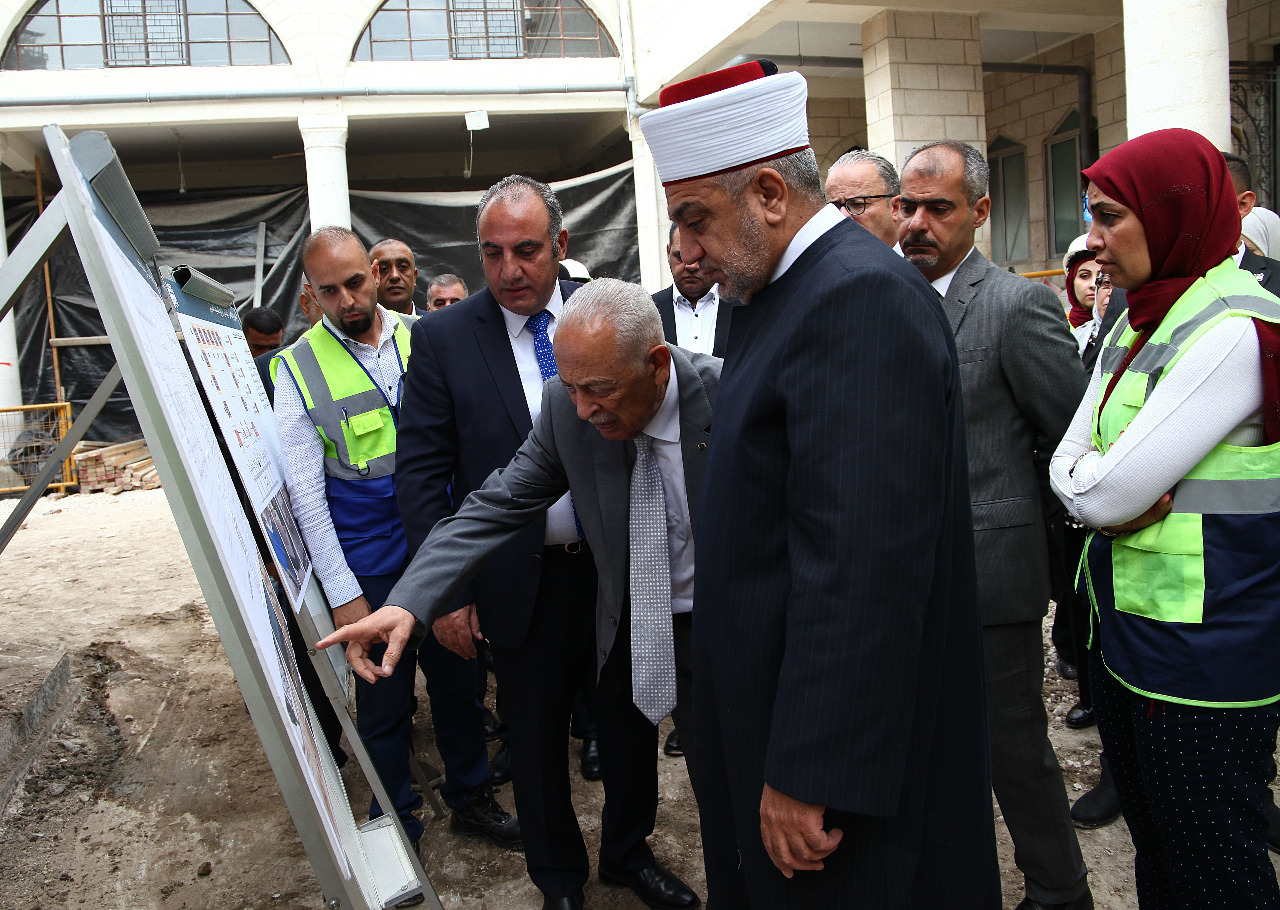 العيسوي يتفقد مشروع إعادة تأهيل المسجد الحسيني بالعاصمة عمان