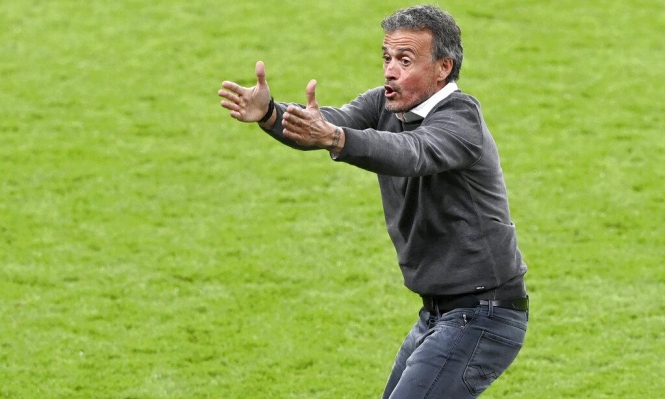 صحف إسبانيا تهاجم لويس إنريكي وفريق “الألف تمريرة”