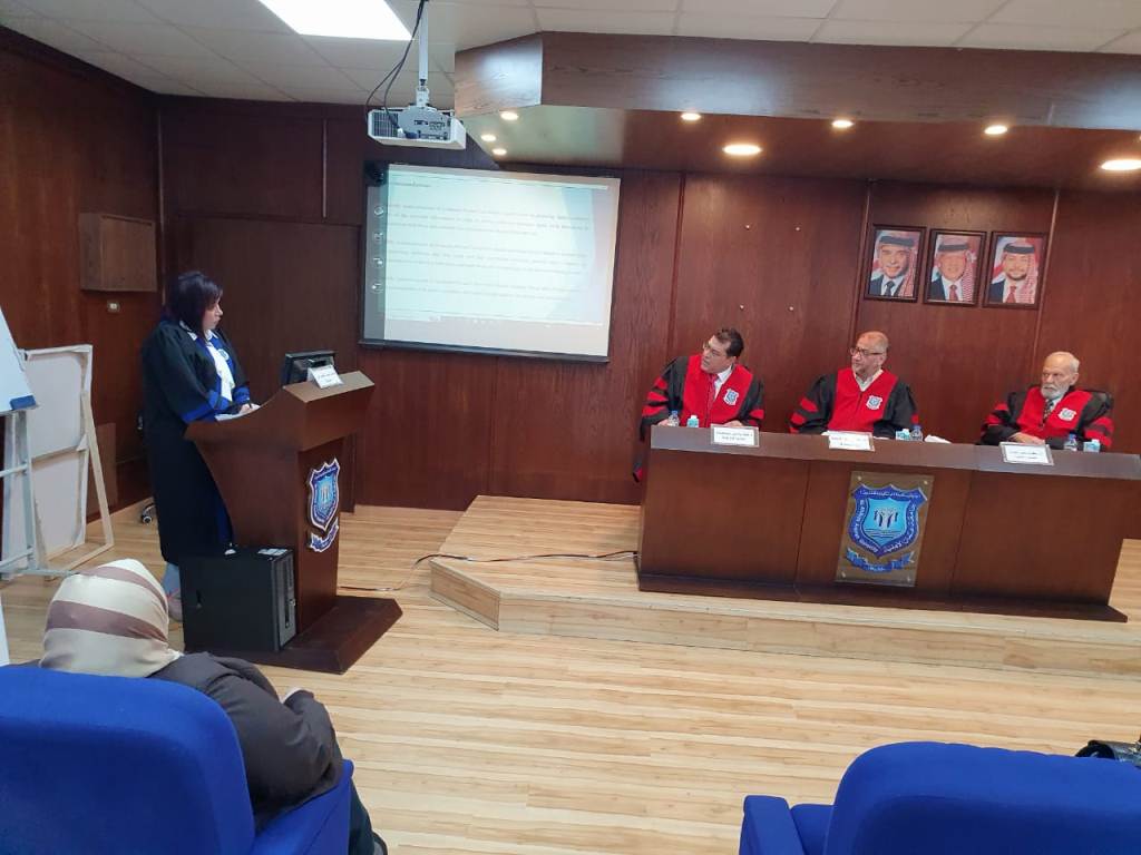 الماجستير في إدارة الاعمال من عمان الاهلية للطالبة نغم أحمد عنبوسي  عكاظ الاخبارية :  حصلت الطالبة نغم أحمد عنبوسي على درجة الماجستير في ” الأعمال” باللغة الانجليزية من كلية الأعمال بجامعة عمان الأهلية عن رسالتها الموسومة بعنوان :  ” دور الحوكمة الادارية في تعزيز ثقة اصحاب المصالح .. دراسة تطبيقية في الجامعات الأردنية الخاصة ”  The Role of Administrative Governance in Enhancing the Confidence of stakeholders. An Applied Study at Jordanian Private Universities    وتألفت لجنة المناقشة من الأستاذ الدكتور أحمد يوسف عريقات (قسم إدارة الاعمال) رئيساً ومشرفاً ، والأستاذ الدكتور يعقوب حيدر حمدان ( قسم إدارة الاعمال) عضواً  داخلياً ، والدكتور إياد بشيرحياصات ( كلية الاعمال بجامعة البلقاء التطبيقية) عضواً خارجياً، وقد أجيزت رسالة الماجستير مع بعض التعديلات الطفيفة .  وقد حضر جلسة المناقشة من الجامعة الاستاذ الدكتور أسعد العلي ( كلية الاعمال) والاستاذ الدكتورة ايمان النزلي ( مديرة مركز صحة المرأة / كلية التمريض) والدكتورة فيروز أبو سويلم ( رئيس قسم العلاقات الدولية / نائب مدير مركز الارتباط العالمي )، كما حضر الجلسة عدد من زميلات الطالبة منهن : ساندي سمور ورشا الزعبي ومنال الخصاونة ، إلى جانب والدها أحمد العنبوسي وزوجته ماجدة عمورة وأولاده وائل وحسن وعدد من المدعوين .  وفي الوقت الذي يهنىء فيه الاستاذ أحمد العنبوسي وعائلته ابنتهم بحصولها على درجة الماجستير ، فانهم يتقدمون بالشكر والتقدير للأساتذة رئيس وأعضاء لجنة المناقشة على جهودهم الطيبة .  كما يتقدمون بالشكر لجامعة عمان الاهلية ممثلة برئيس هيئة المديرين الدكتور ماهر الحوراني ورئيس الجامعة الاستاذ الدكتور ساري حمدان وعميد كلية الاعمال السابق الدكتور معتز الدبعي وعميد الكلية الحالي الاستاذ الدكتور فايز حداد  ولكافة من له فضل في دعم مسيرة ابنتهم الدراسية والوظيفية .  وإلى المزيد من التقدم والنجاح يا نغم …. وعقبال الدكتوراة . 