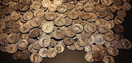 الحبس 5 سنوات لمدير متحف استولى على مسكوكات عراق الأمير وعبدون