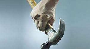 الحبس لنجلي نائب حالي.. اعتداء بـ “شاكوش” واطلاق عيارات نارية..!