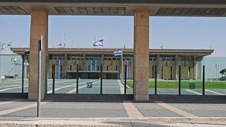 الكنيست يصادق على سحب مواطنة وإقامة فلسطينيين