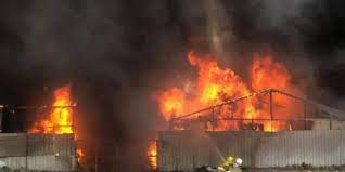 4 إصابات خطيرة بحريق مصنع سجاد في الموقر