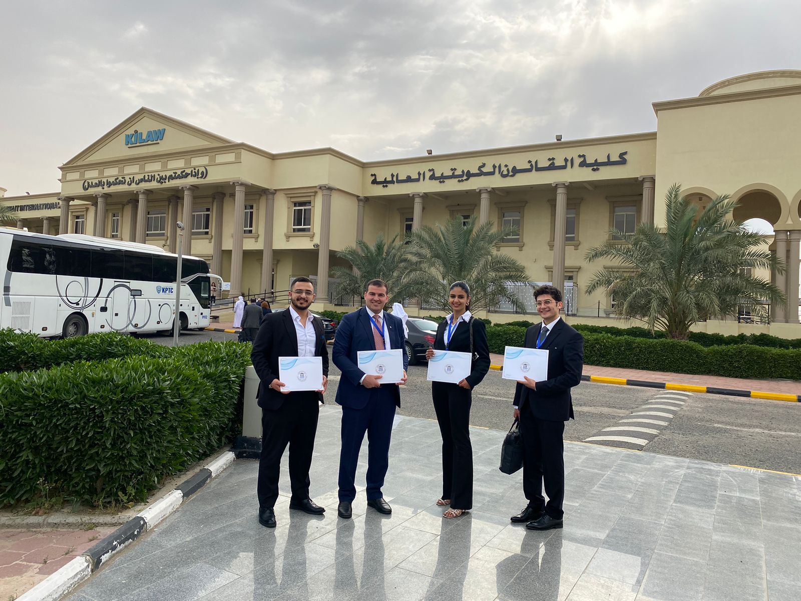 بمشاركة 26 جامعة من 14 دولة عربية … فريق حقوق عمان الاهلية يحصد المركز الثالث بمسابقة المحاكمات العربية بالكويت