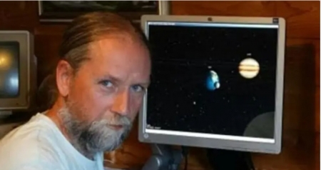 في أحدث توقعاته.. العالم الهولندي يجدد التحذير من زلازل خلال يومين.. ويشير للقمر!