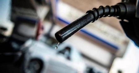 خبير يتوقع تخفيض أسعار المحروقات للشهر المقبل