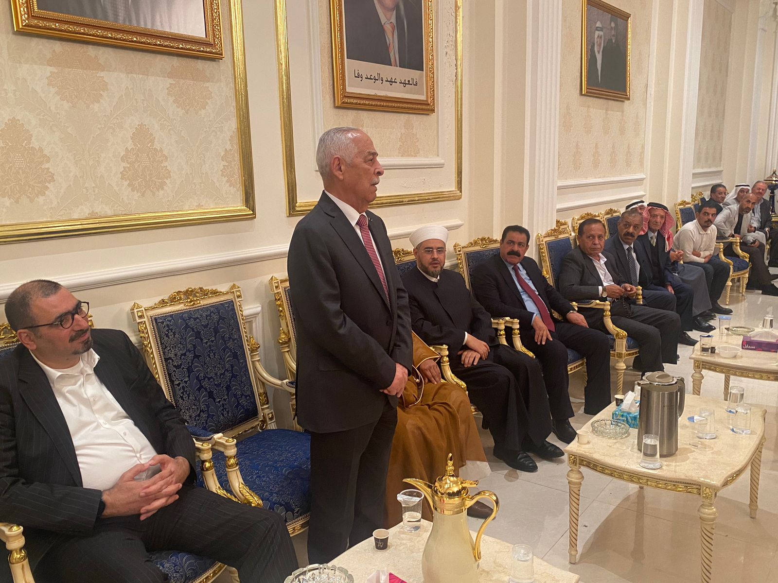 مندوبا عن الملك .. رئيس الديوان الملكي يعزي عشيرة الشوابكة