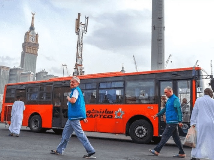 نقل المعتمرين مجاناً في رمضان