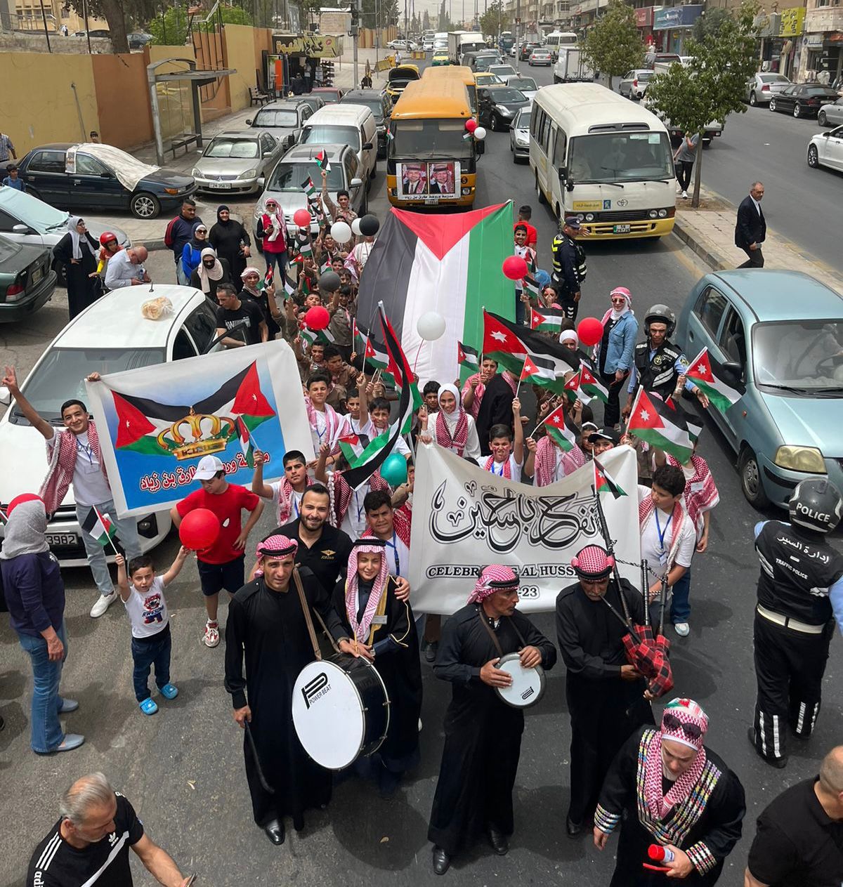 مدارس طارق بن زياد تقيم مسيرة “نفرح بالحسين”