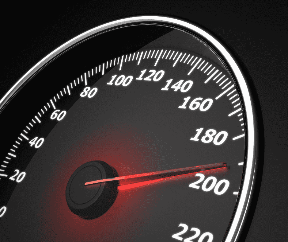 ضبط مركبة تسير بسرعة 208