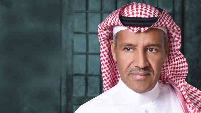 الفنان السعودي خالد عبدالله يشدو في المسرح الجنوبي بجرش