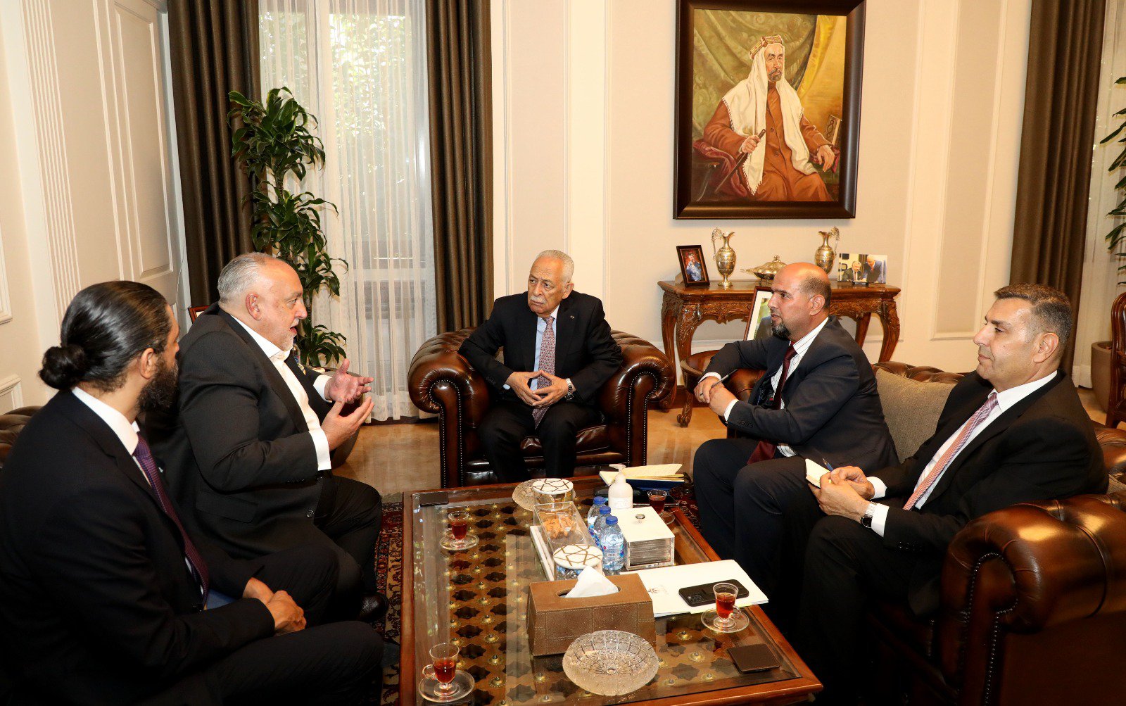 معالي رئيس الديوان الملكي يلتقي السيد Alberto mended