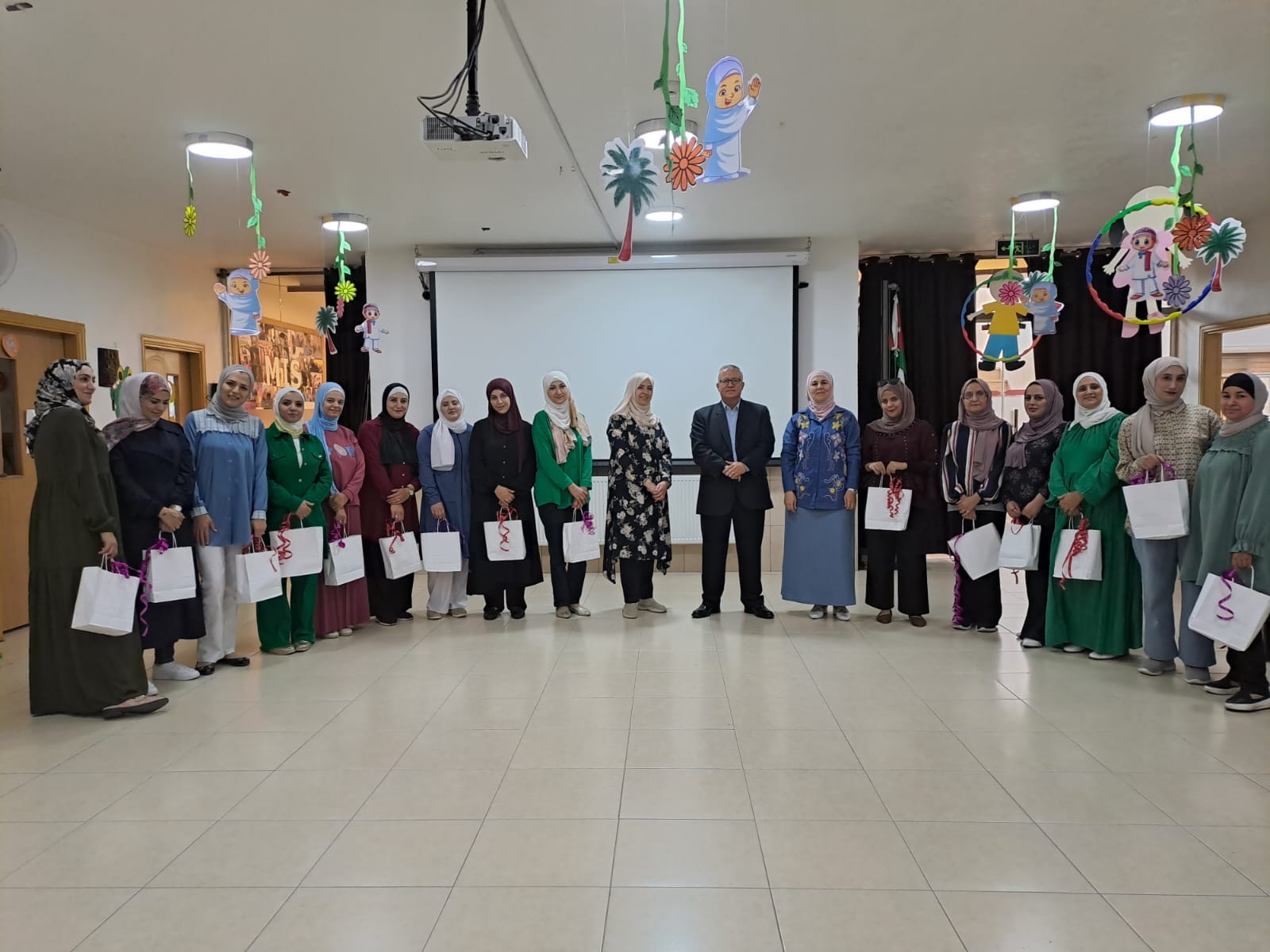 الدكتور محمد أبزاخ يرعى احتفال روضة ومدارس المدار الدولية بيوم المعلم