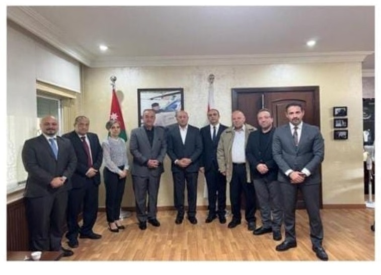 جمعية الفنادق تقدم تبرعا للاهل في غزة