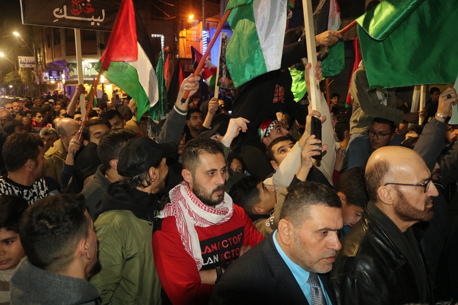 مسيرة تضامنية في الزرقاء انطلقت من حي الحسين نصرة لغزة – فيديو