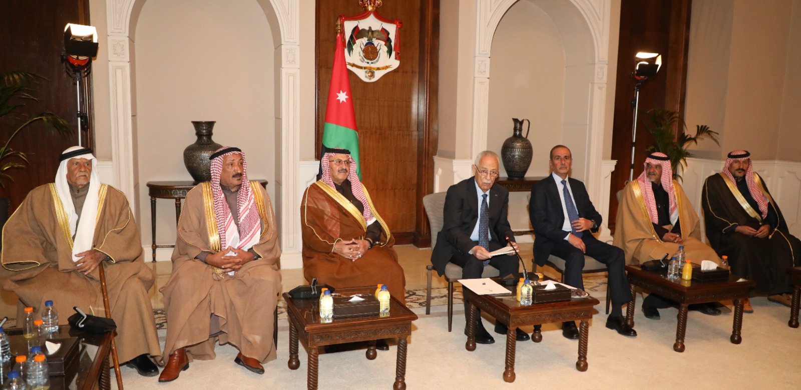 *شيوخ ووجهاء من قبيلة الحويطات يؤكدون وقوفهم خلف الملك ودعم مساعيه لدعم الأشقاء في غزة والضفة الغربية