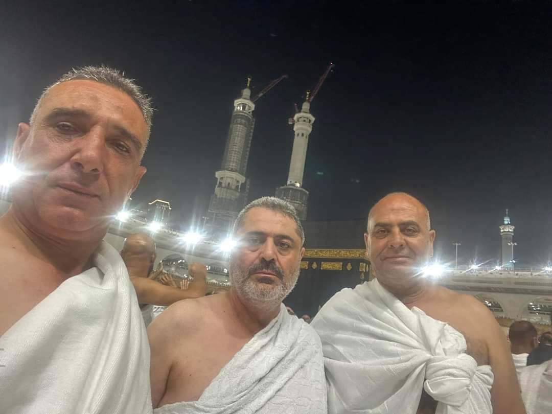 رئيس بلدية الزرقاء المهندس عماد المومني يؤدي مناسك العمرة