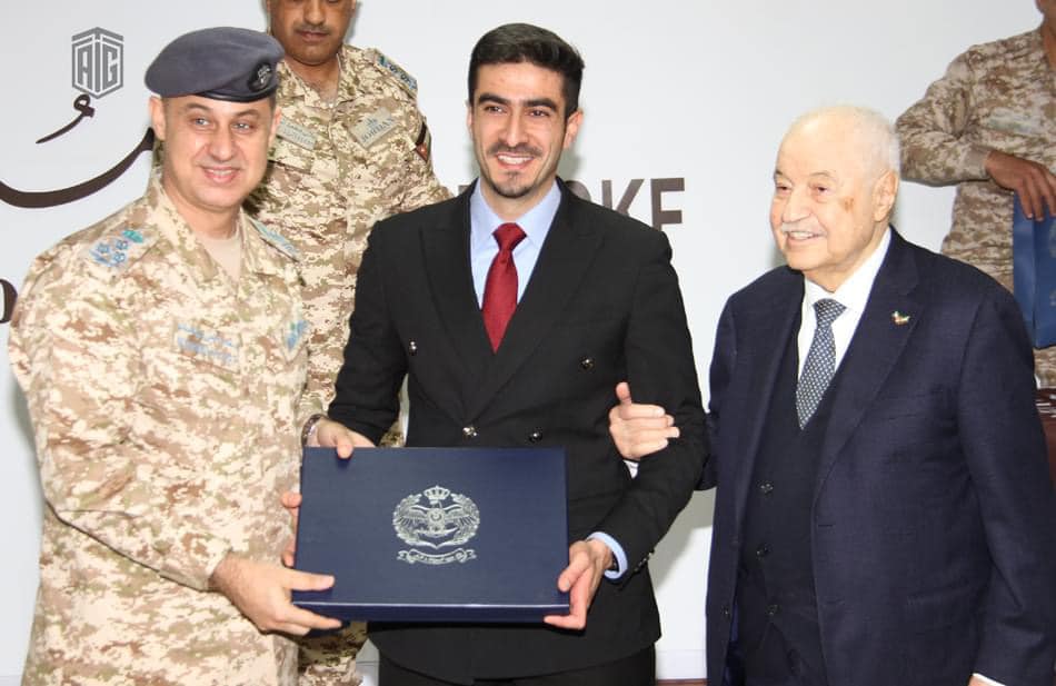 قائد سلاح الجو الملكي الاردني والدكتور طلال ابو غزالة يكرمون الاستاذ زيد محمد المجالي 